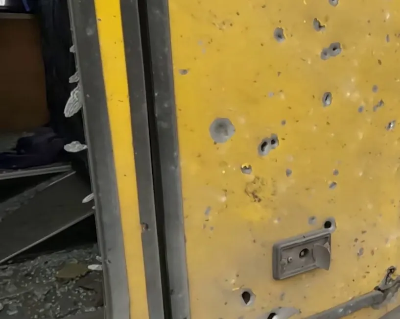 Окупанти обстріляли базу із комунальними автобусами у Херсоні: є поранений. Відео