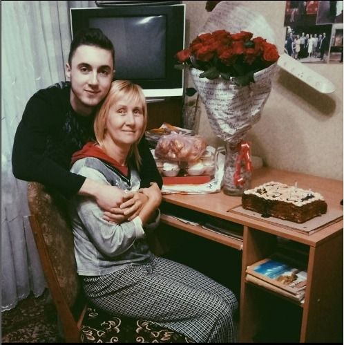 Євген Галич зі своєю мамою, 1 листопада 2016 року Євген Галич зі своєю мамою, 1 листопада 2016 року