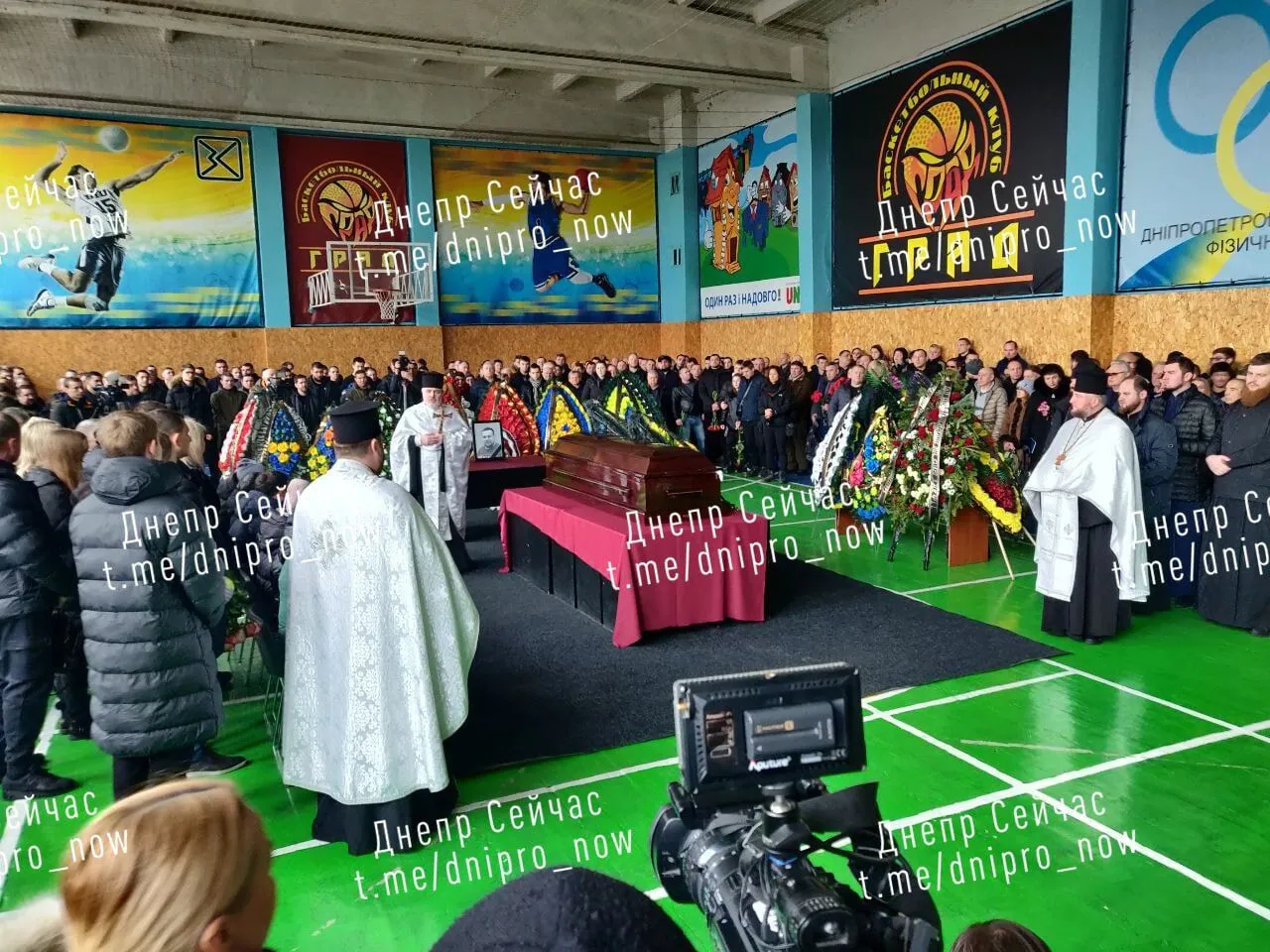 Оплакує все місто: у Дніпрі прощаються з тренером з боксу, який загинув під час ракетного удару окупантів. Фото