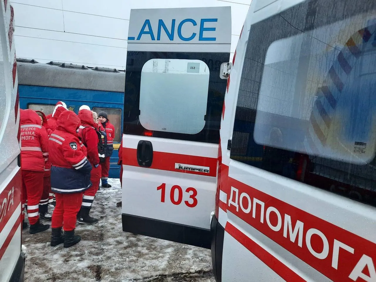 Залучили 26 ’’швидких’’: відбулася найбільша медевакуація хворих із Херсона на Львівщину. Фото dqxikeidqxiqqeant