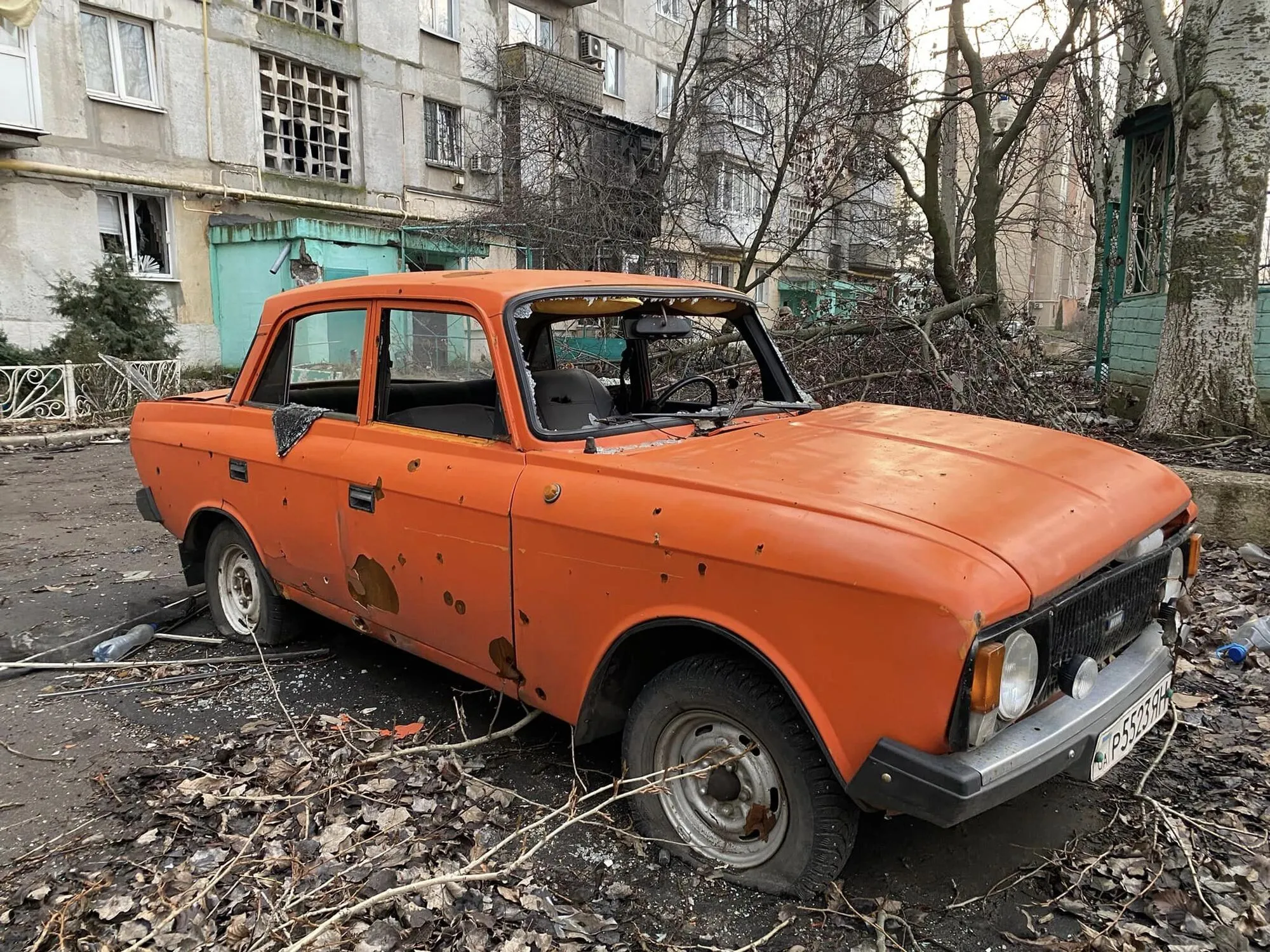 Понівечений автомобіль у Вугледарі