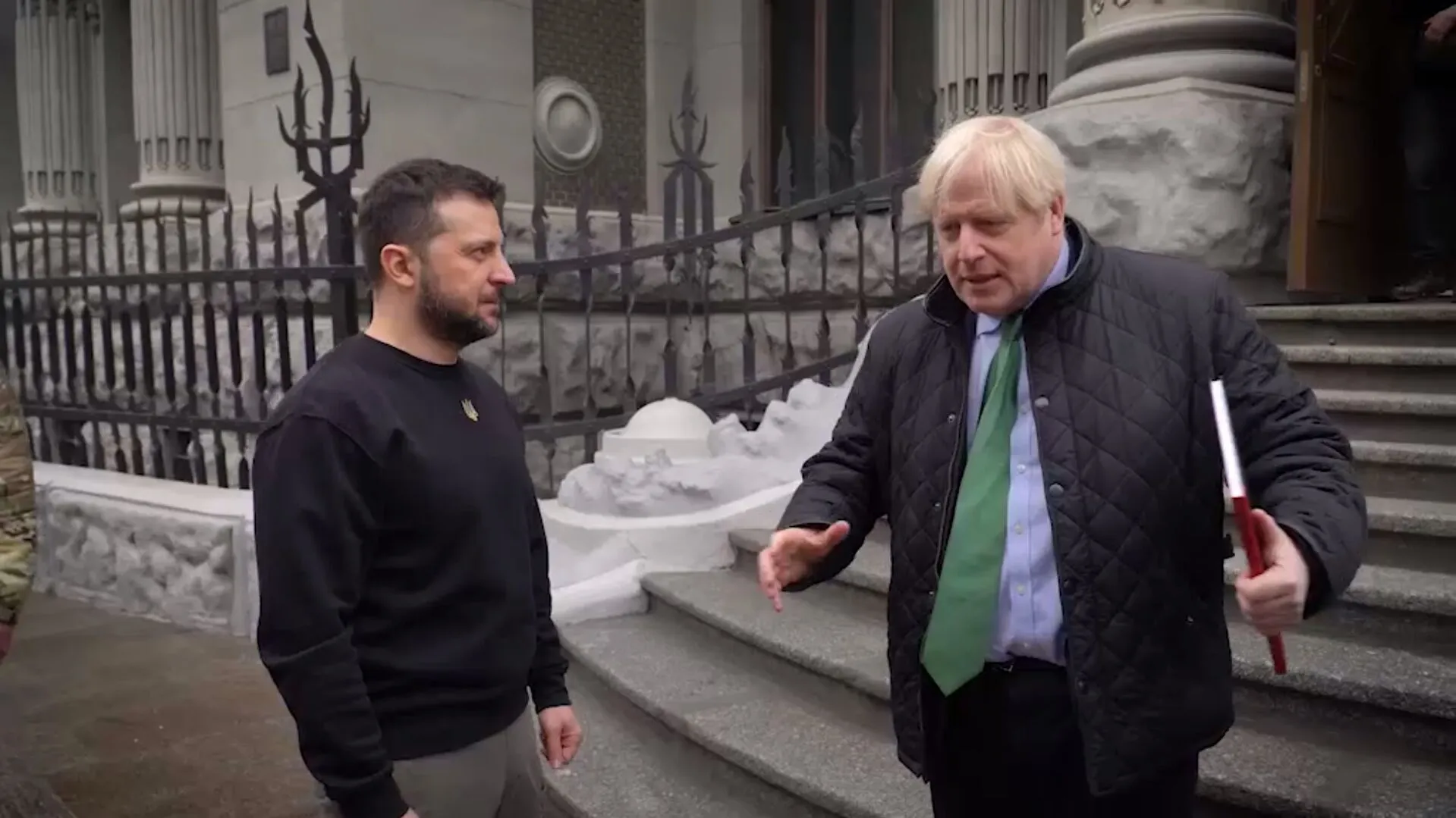 Борис Джонсон неожиданно посетил Бучу и Бородянку: что известно