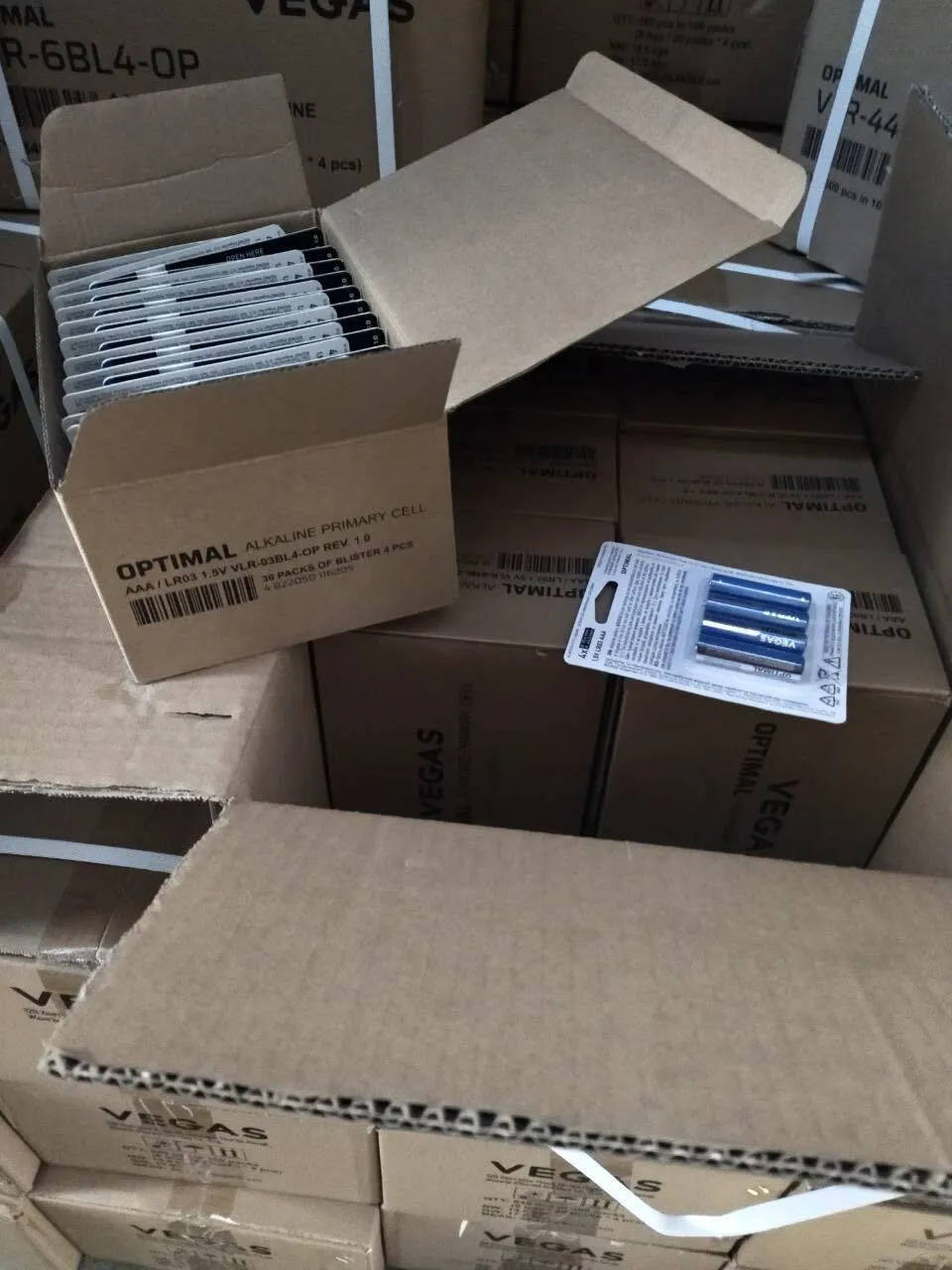 На Київщині підприємство ’’забуло’’ задекларувати понад 2 млн батарейок. Фото dqxikeidqxiqqeant