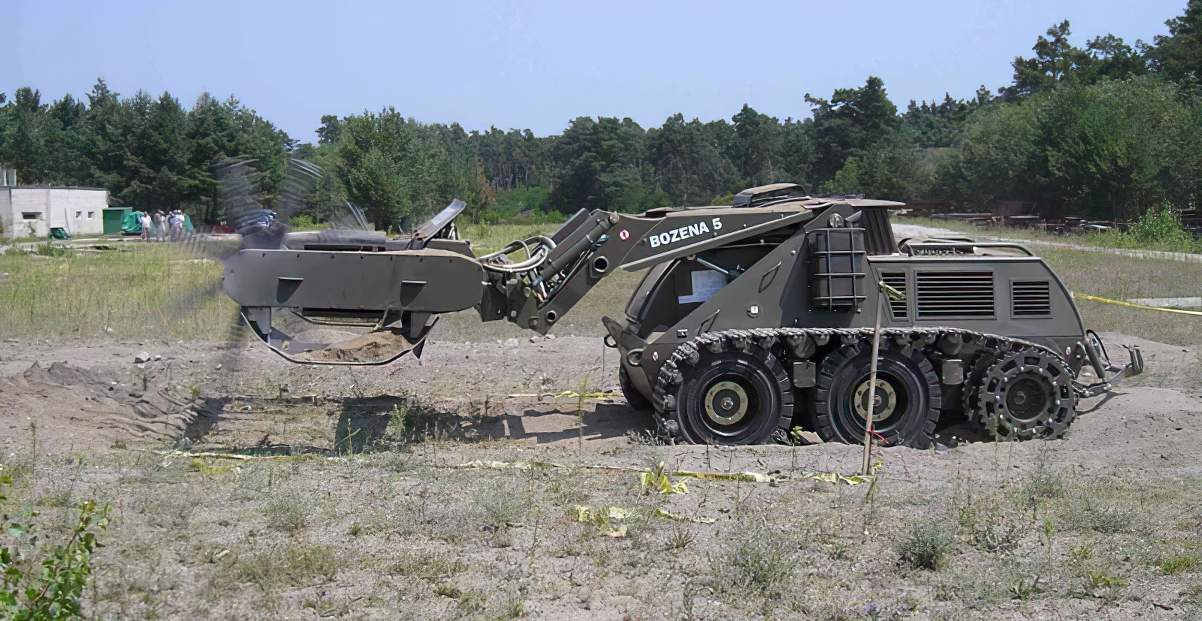 ЗСУ отримали Bozena-5: як допомагають словацькі машини розмінування dqxikeidqxitkant