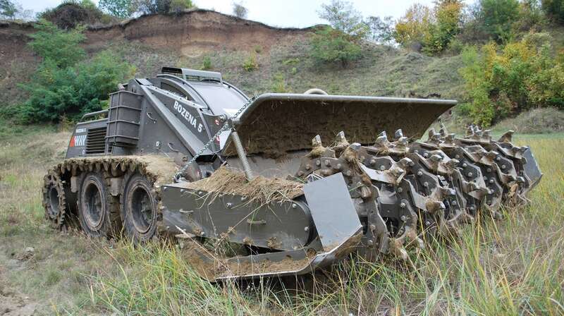 ЗСУ отримали Bozena-5: як допомагають словацькі машини розмінування