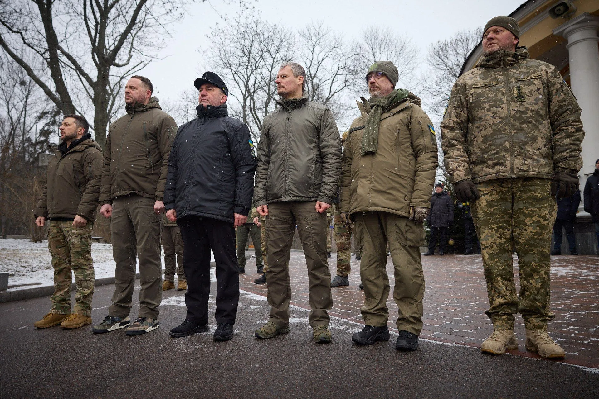 Зеленський з Залужним вшанували пам’ять полеглих Героїв Крут: фото та відео