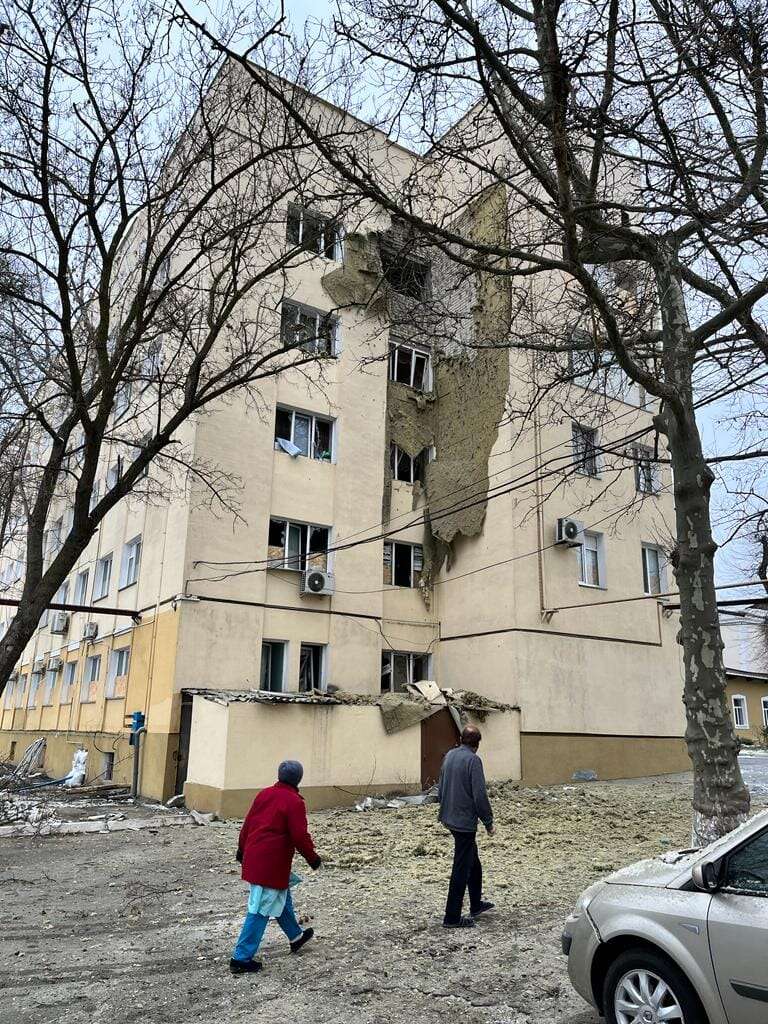 Последствия обстрела больницы в Херсоне 01 dqxikeidqxitkant