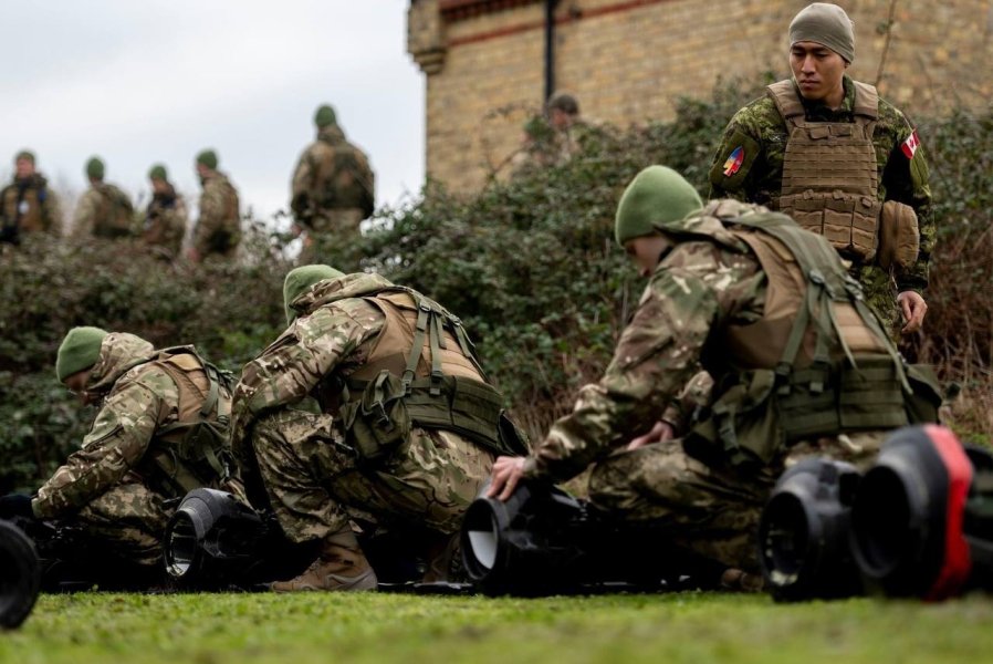 Навчання бійців ЗСУ у Британії, NLAW, бійці ЗСУ NLAW, переносна протитанкова ручна установка, ПРУ NLAW, канадські інструктори ЗСУ, інструктори НАТО ЗСУ
