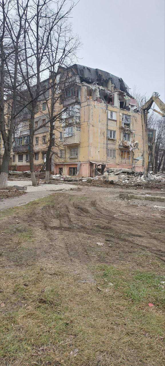 В Мариуполе сносят разрушенные дома dqxikeidqxitkant