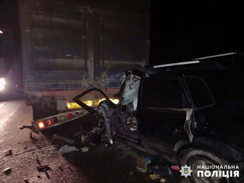 На трасі Одеса – Миколаїв автомобіль із п’яними поліцейськими влетів у фуру: з’явилися подробиці. Фото