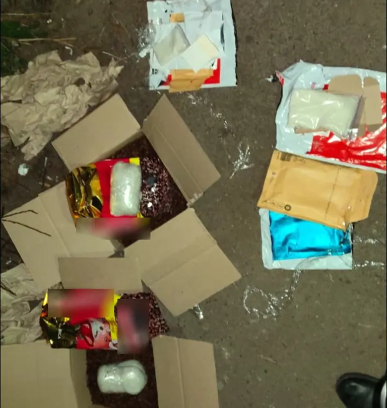 У Києві затримано чоловіка, який пересилав наркотики у пакетах з кавою. Фото dqxikeidqxitkant