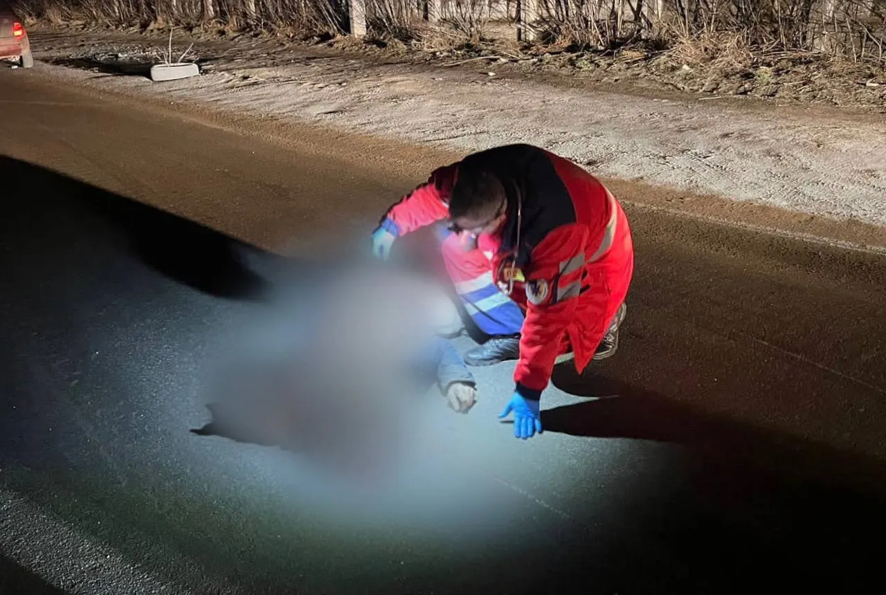 На Київщині легковик збив на смерть пішохода: поліція встановлює особу загиблого. Фото