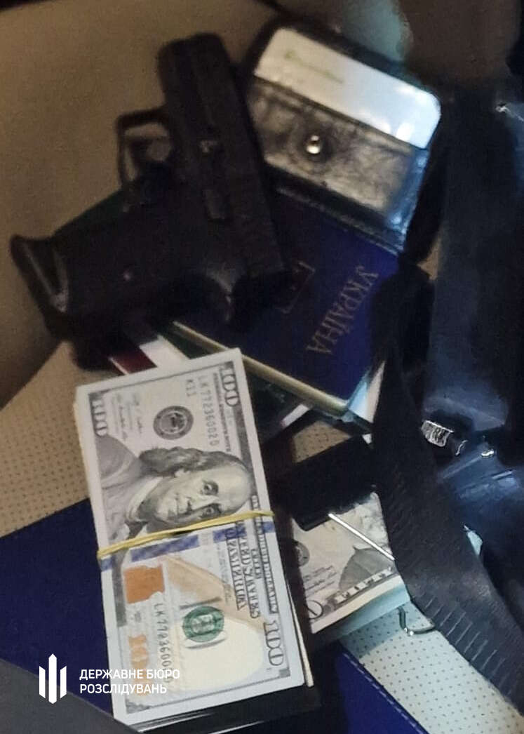 Возможно, это изображение деньги dqxikeidqxiqqeant