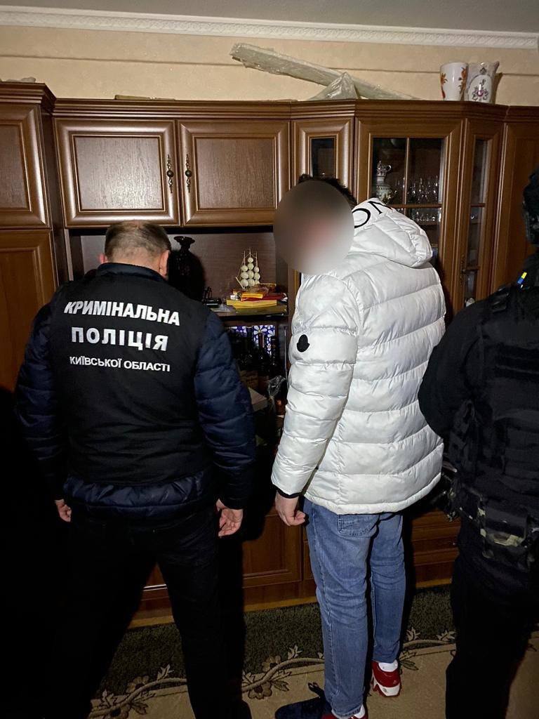 Житель Киева переправлял призывников через границу под видом волонтеров. Фото dqxikeidqxitkant