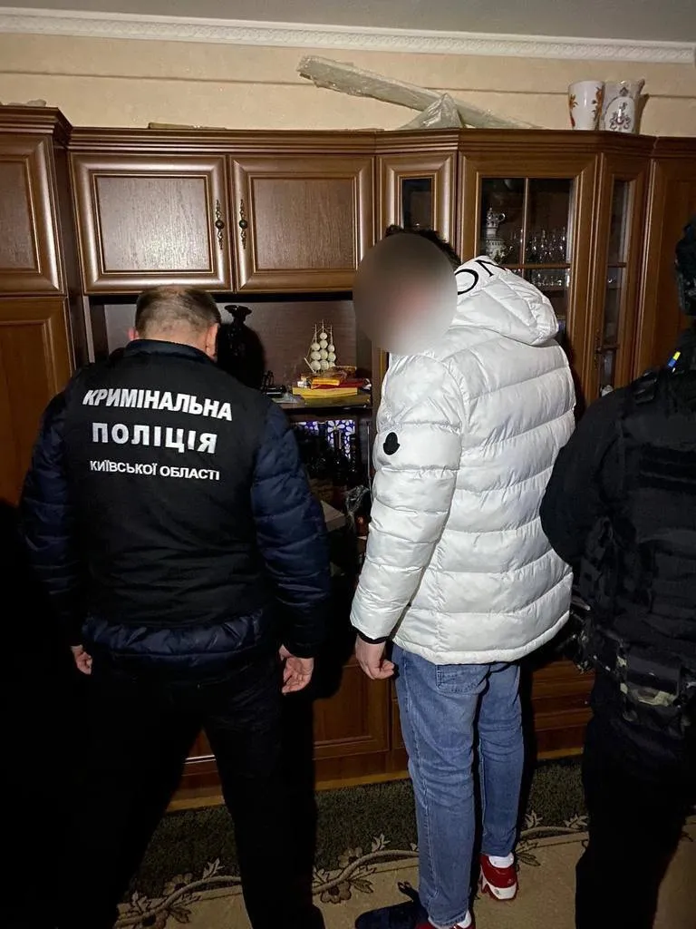 Мешканець Києва переправляв призовників через кордон під виглядом волонтерів. Фото dqxikeidqxitkant