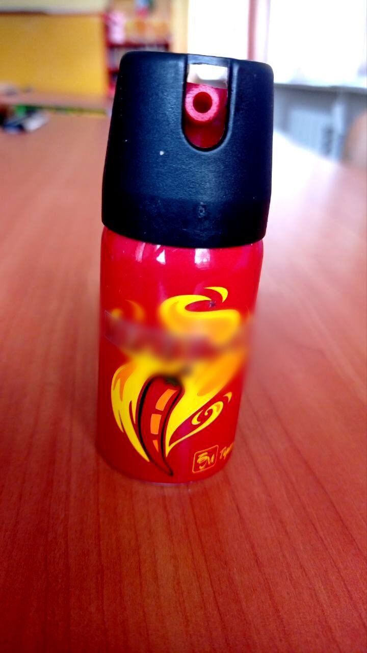 На Київщині восьмикласник розпиляв у приміщенні ліцею перцевий балончик. Фото