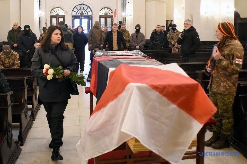 В Киеве простились с белорусским добровольцем и политзаключенным Эдуардом Лобовым. Фото dqxikeidqxitkant