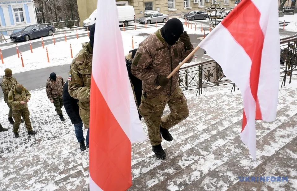 В Киеве простились с белорусским добровольцем и политзаключенным Эдуардом Лобовым. Фото