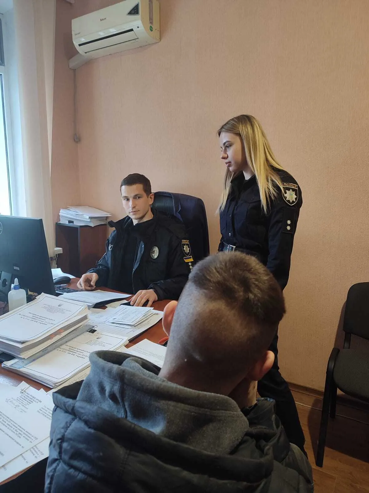 Один із підозрюваних із правоохоронцями dqxikeidqxitkant