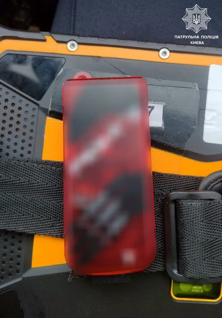 У Києві водій під наркотиками їздив машиною без лобового скла. Фото