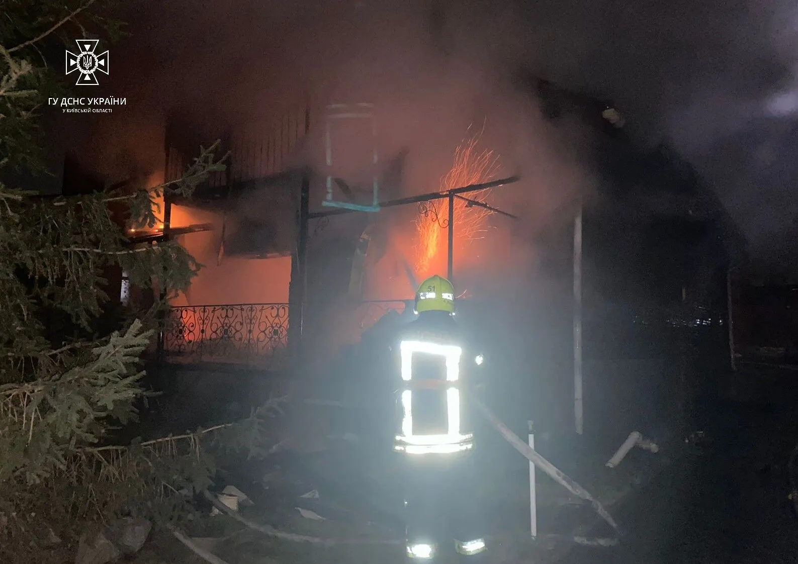 На Київщині під час нічної пожежі загинув пенсіонер. Фото dqxikeidqxiqqeant