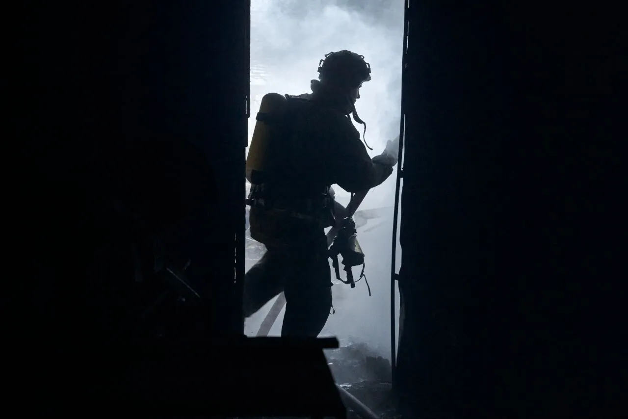 В Херсоне жертвой российских ударов стал лицей: фото последствий dqxikeidqxiqqeant