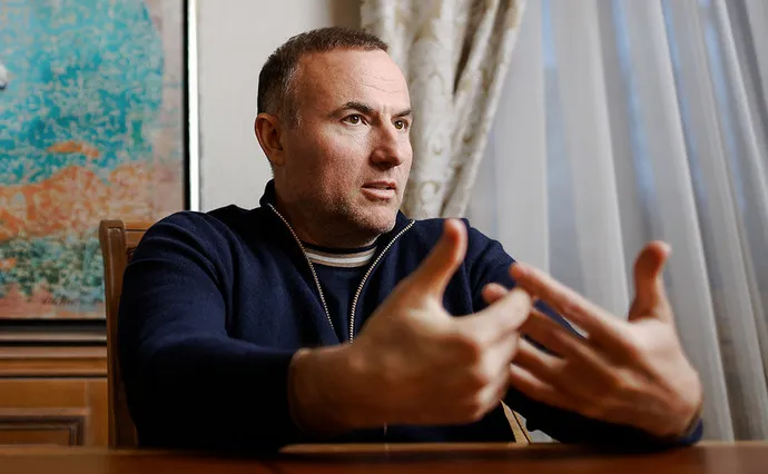 Лидер ’’Слуги народа’’ вступился за ’’бойца батальона Монако’’, решившего сложить мандат