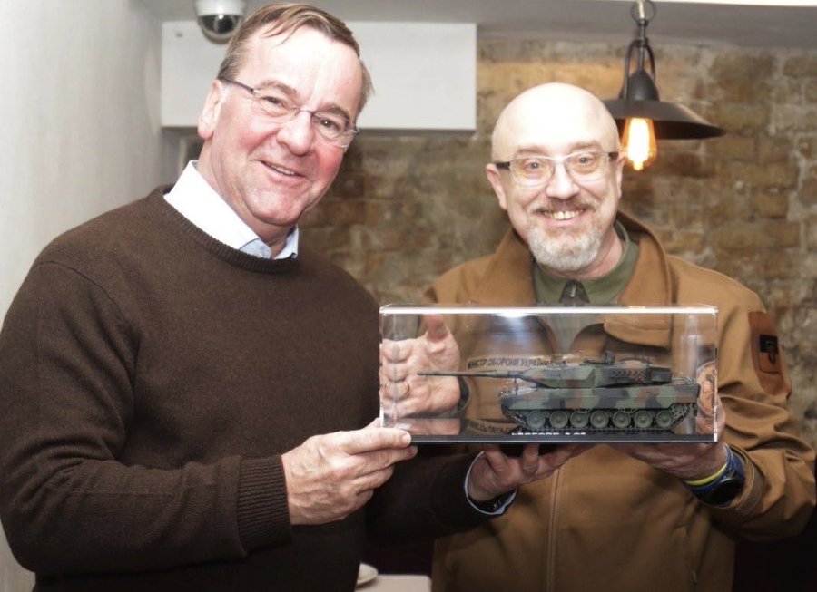 Министр обороны Германии прибыл с визитом в Киев dqxikeidqxiqxxant