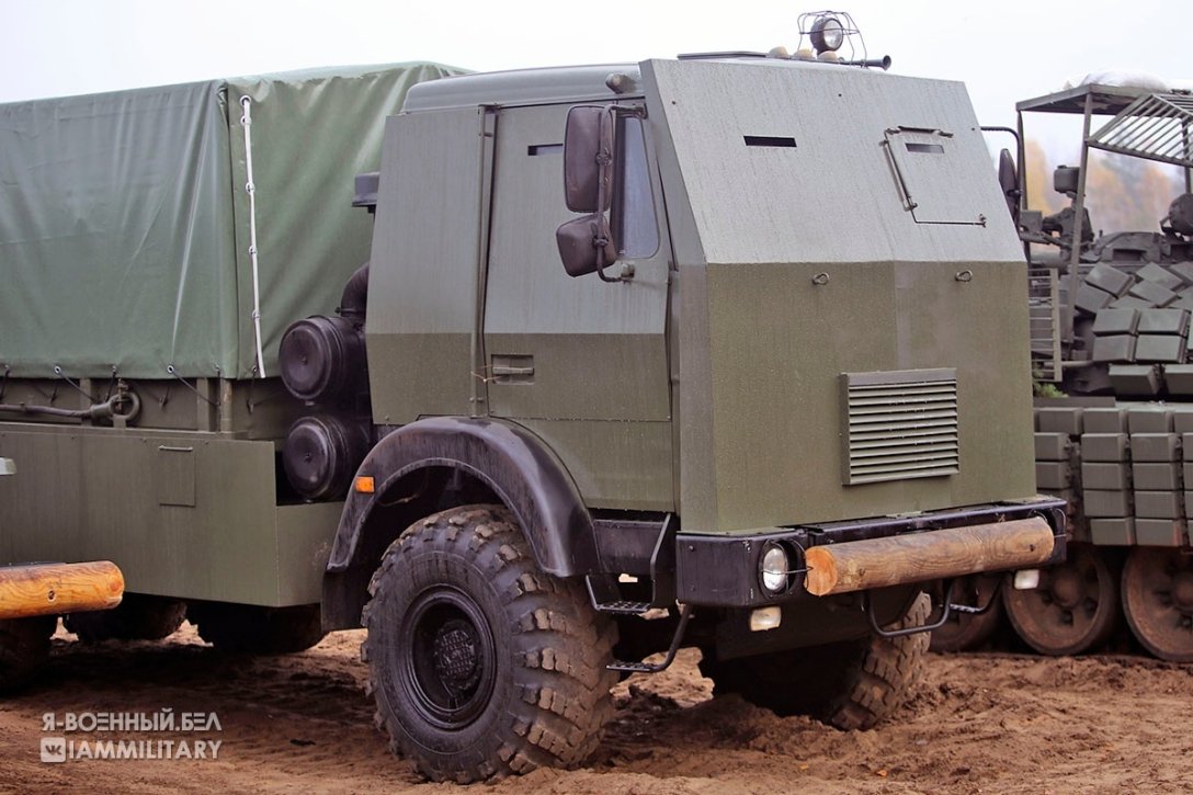 Військові вантажівки з "додатковою бронею" dqxikeidqxiqqeant