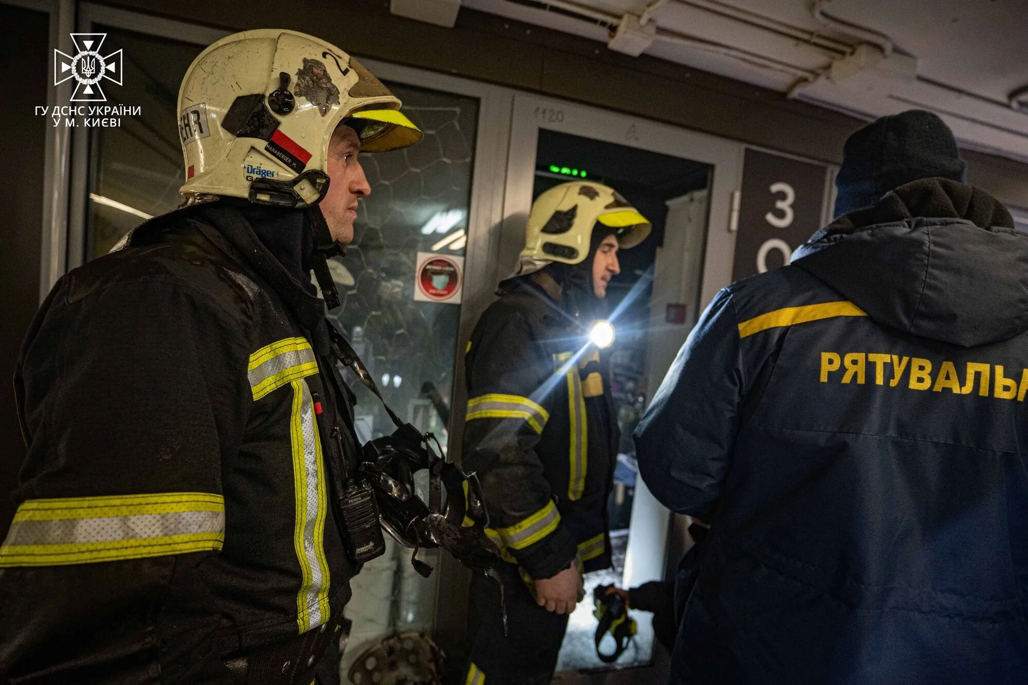 В Киеве произошел пожар в ТРЦ, расположенном над станцией метро ’’Героев Днепра’’. Фото dqxikeidqxitkant