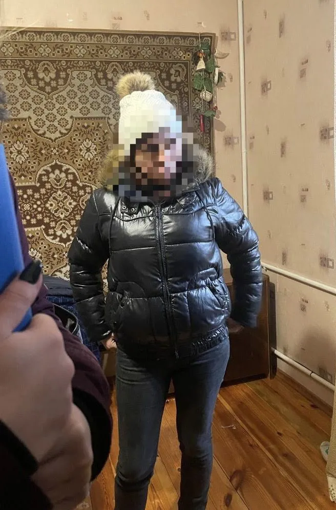 У Києві викрили зловмисницю, яка виправдовувала дії окупантів та поширювала російську пропаганду. Фото dqxikeidqxiqqeant