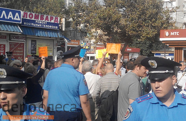 Прибічники "русського міра" злякались одеситів і перенесли "фотовиставку" - фото 1 Прибічники "русського міра" злякались одеситів і перенесли "фотовиставку" - фото 1 dqxikeidqxiqqeant