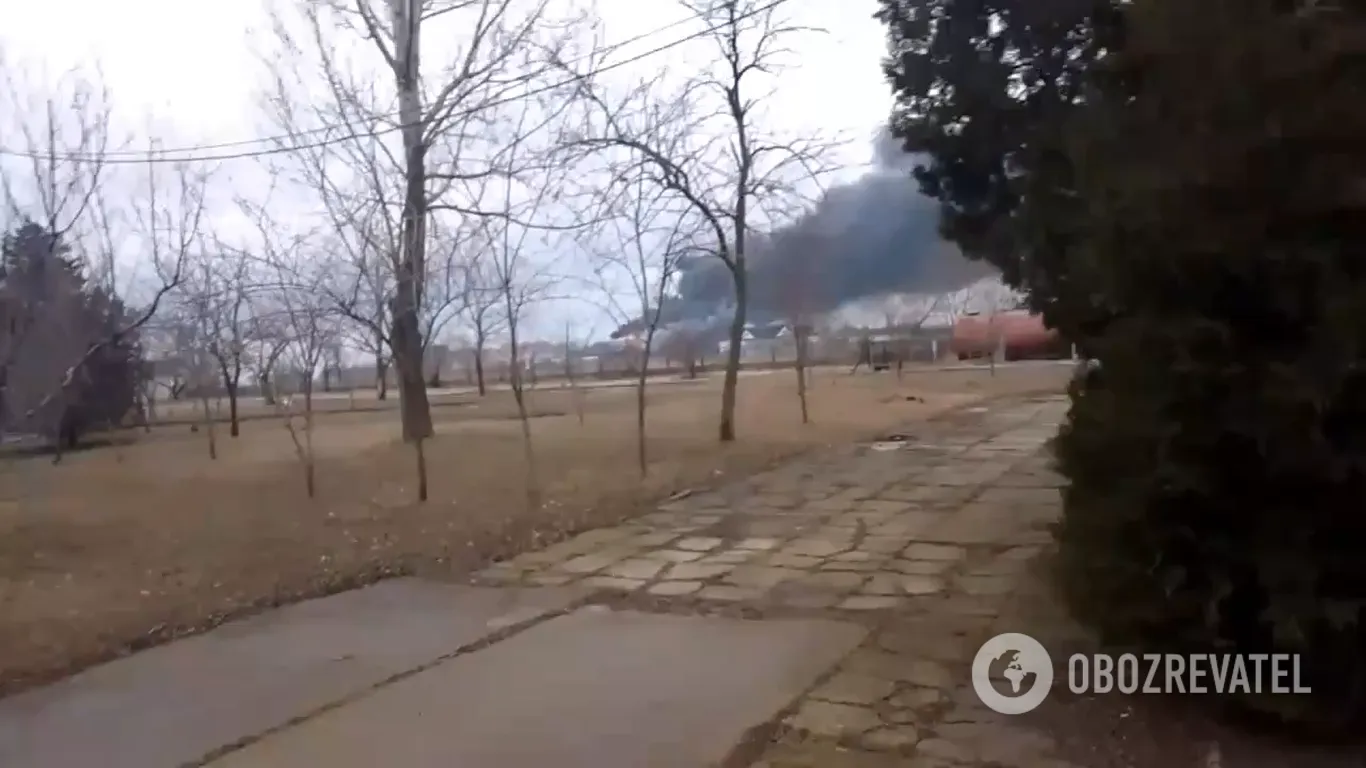 В Бердянске горит база отдыха, в которой оккупанты обустроили госпиталь dqxikeidqxitkant