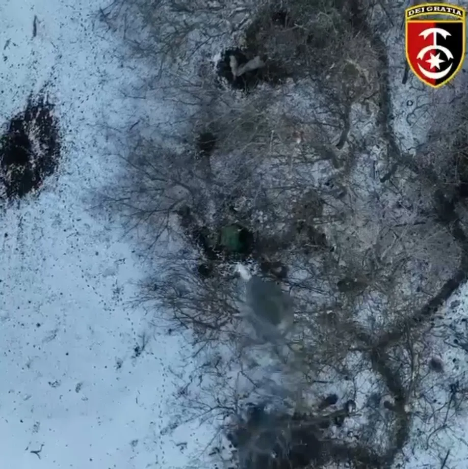 Пряме влучення: українські бійці показали, як допомагають окупантам зігрітися. Відео dqxikeidqxiqqeant