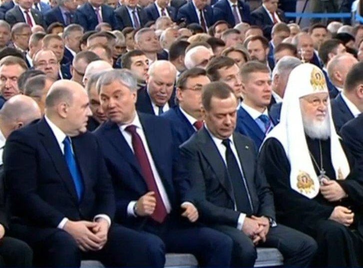Медведев и другие чиновники РФ уснули во время выступления Путина dqxikeidqxiqqeant