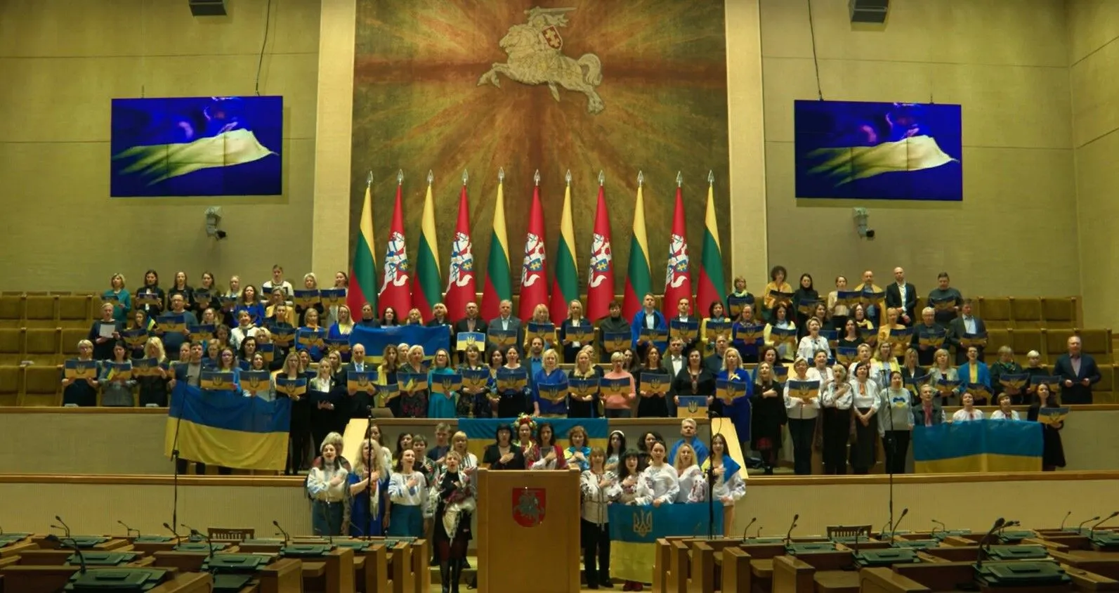 В Сейме Литвы спели гимн Украины в годовщину полномасштабного вторжения России. Видео dqxikeidqxitkant