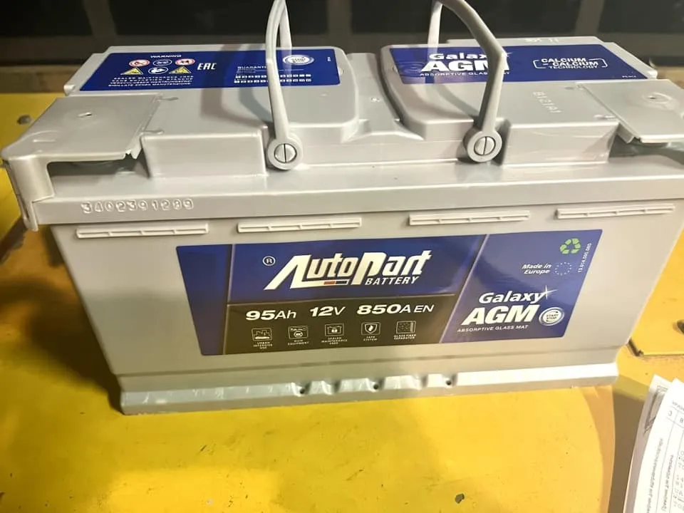 Підприємство Києва намагалося завезти автомобільні акумулятори як товари для відновлення енергосистеми. Фото dqxikeidqxitkant