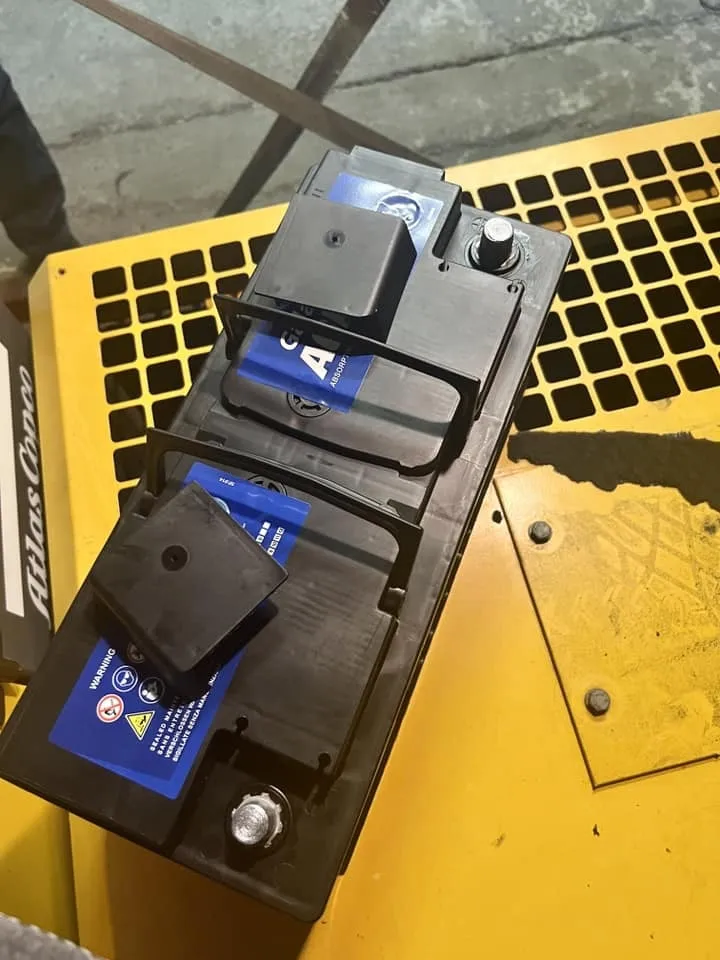 Підприємство Києва намагалося завезти автомобільні акумулятори як товари для відновлення енергосистеми. Фото