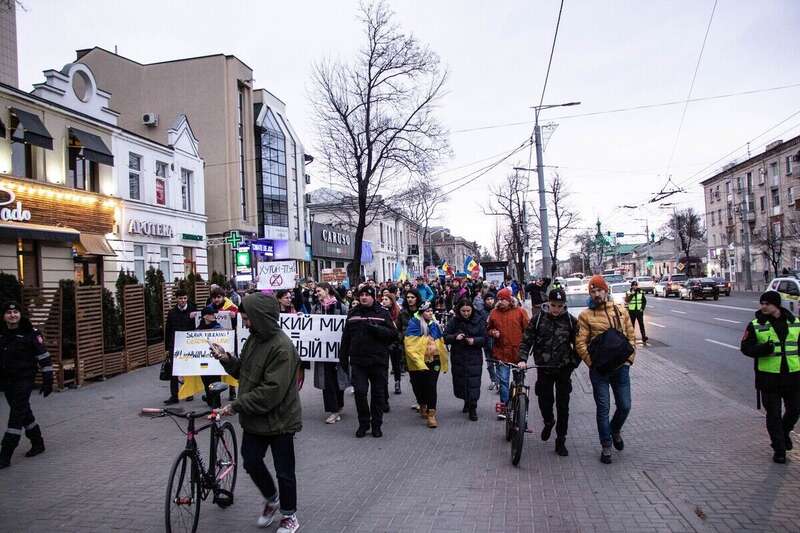 ’’Світло переможе пітьму’’: у Молдові активісти ’’повісили’’ Путіна. Фото
