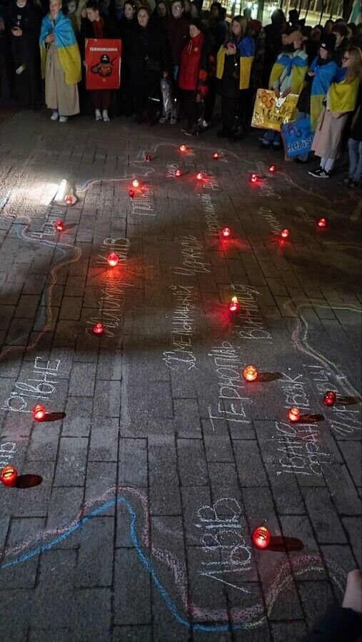 ’’Світло переможе пітьму’’: у Молдові активісти ’’повісили’’ Путіна. Фото dqxikeidqxiqqeant