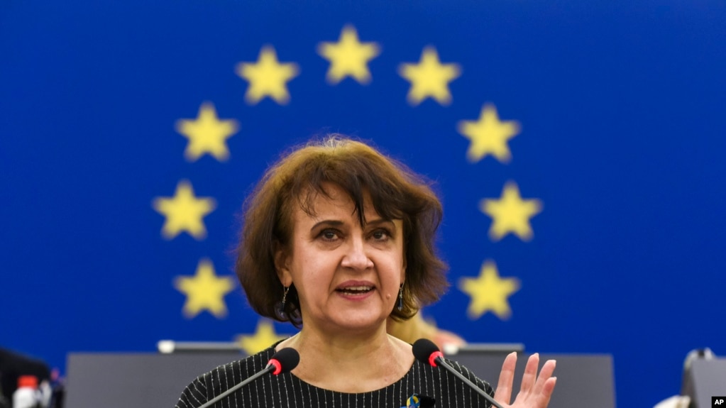 Під час виступу у Європарламенті 8 березня 2022р. Фото: AP Photo/Pascal Bastien dqxikeidqxitkant