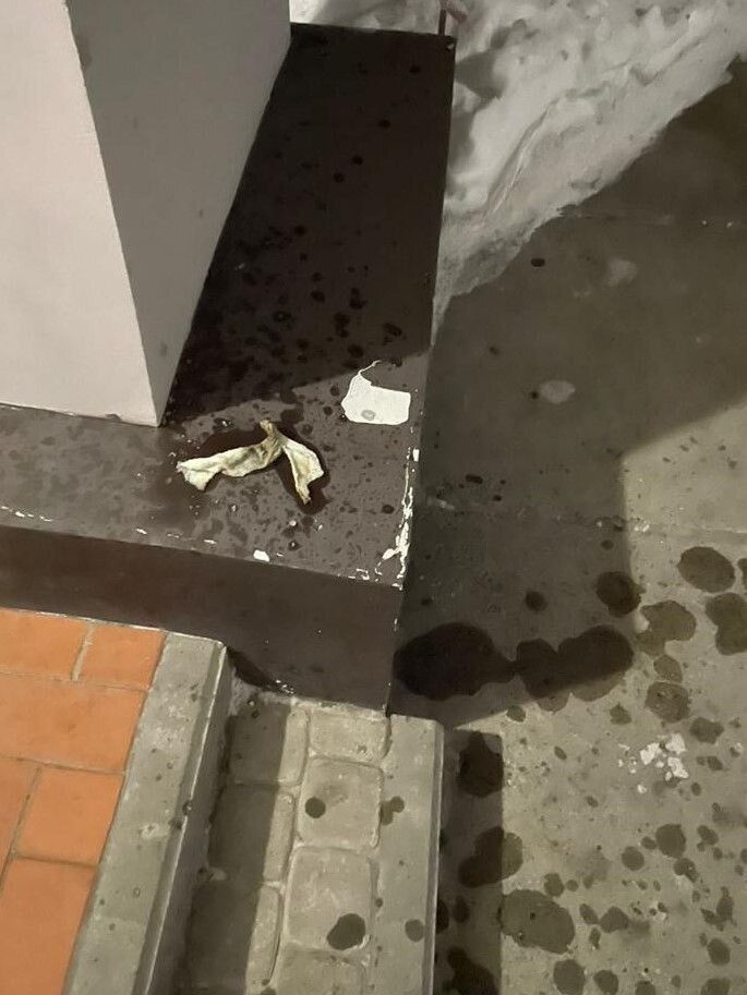 У Росії 16-річний хлопець закидав військкомат "коктейлями Молотова". Відео