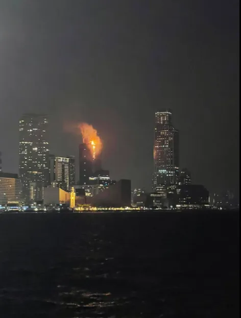 У Гонконгу спалахнув хмарочос: є постраждалі. Фото і відео