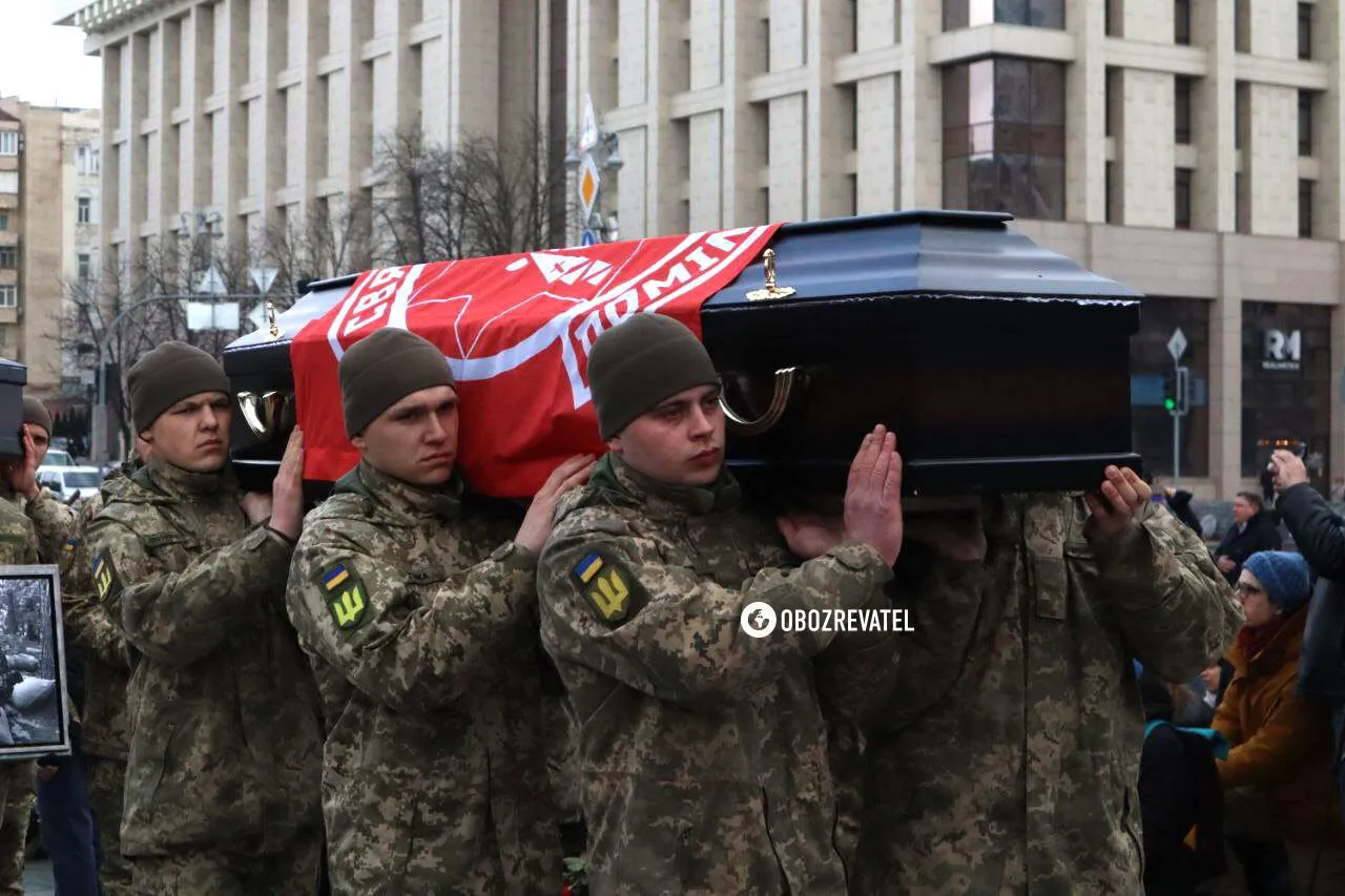 У Києві прощаються з героями-розвідниками ’’Святошей’’, ’’Аполлоном’’, ’’Непейпивом’’ і ’’Тарасієм’’. Фото і відео