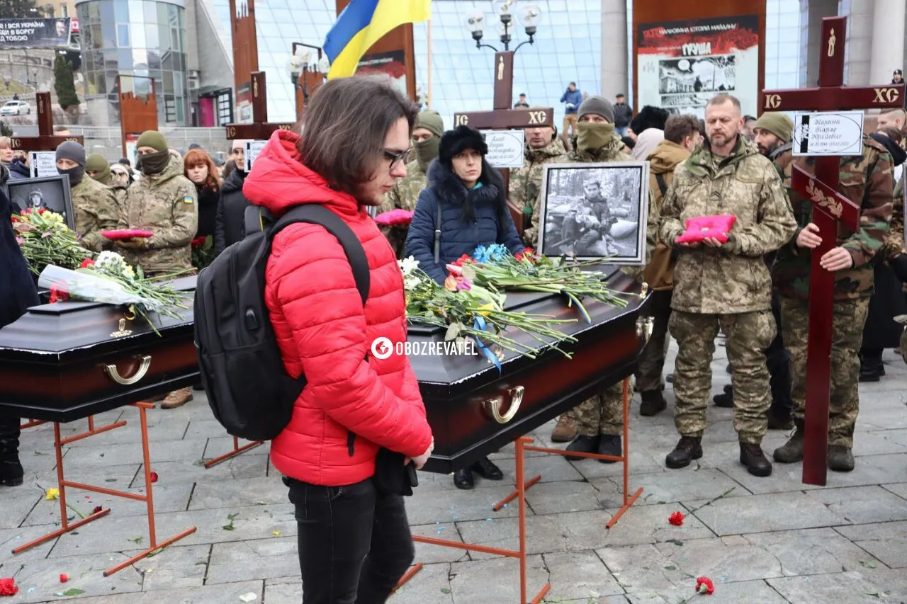 У Києві прощаються з героями-розвідниками ’’Святошей’’, ’’Аполлоном’’, ’’Непейпивом’’ і ’’Тарасієм’’. Фото і відео