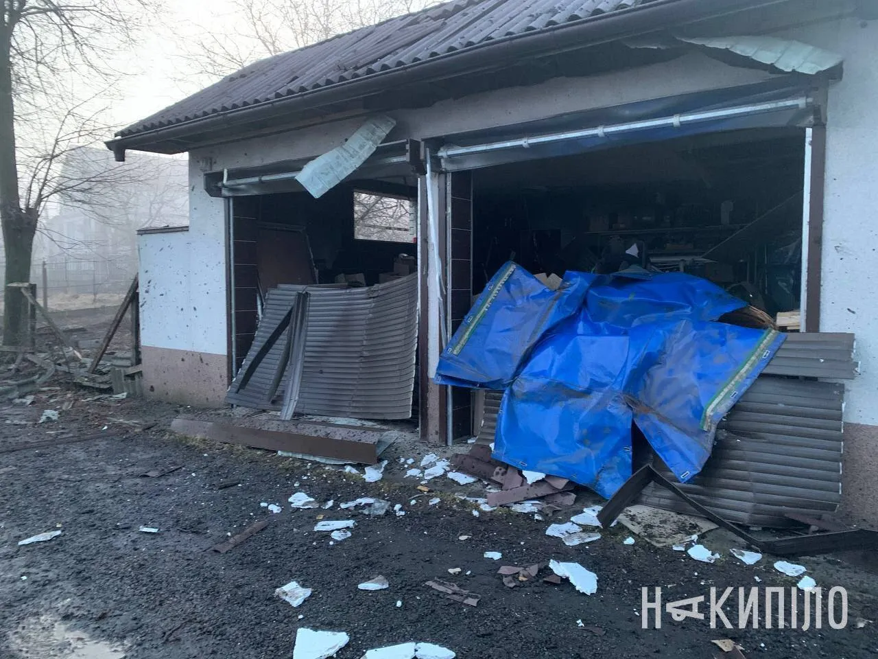 На місці влучення – величезна вирва: нові деталі ракетного удару РФ по Харківщині. Фото і відео