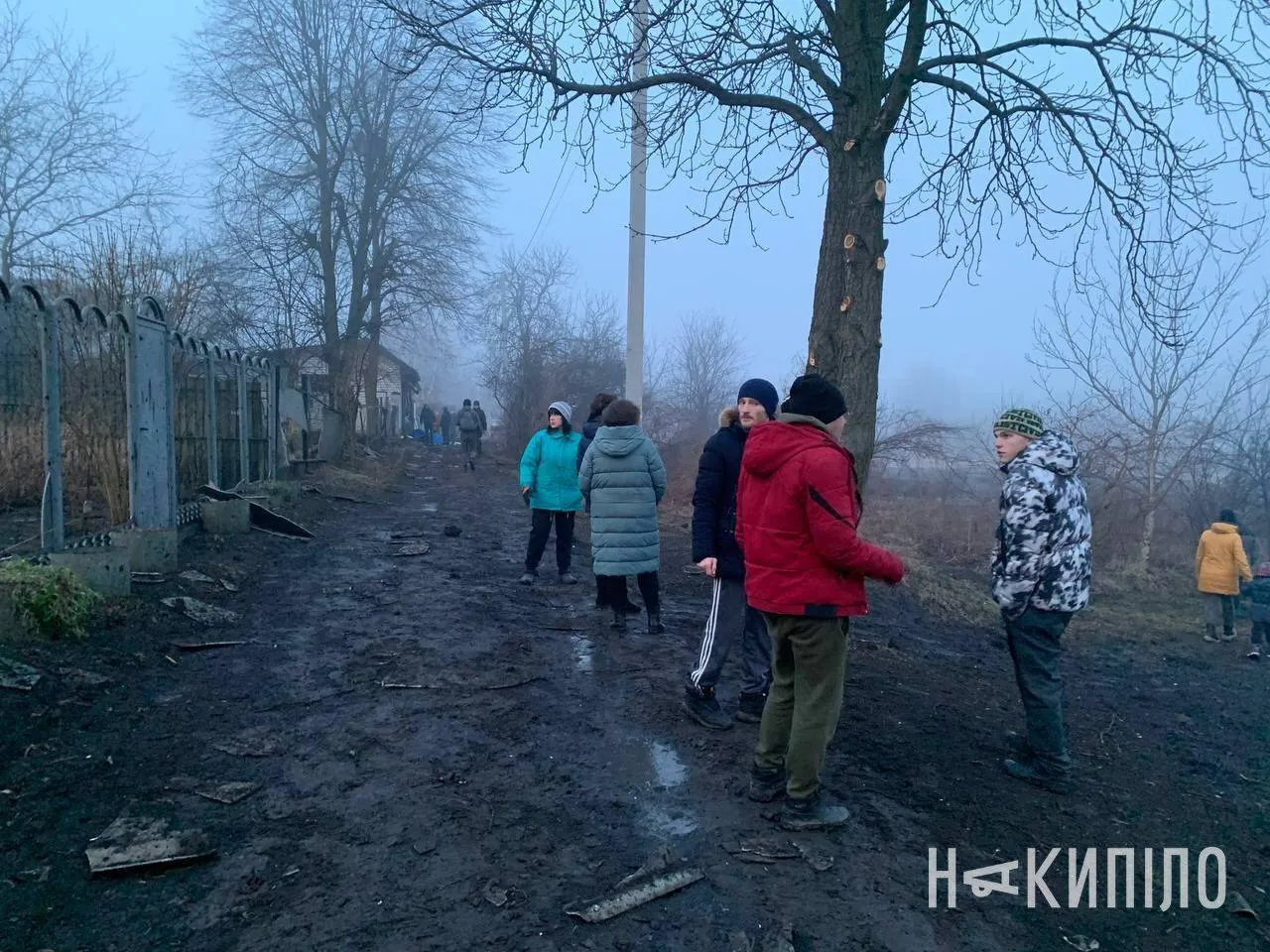 На місці влучення – величезна вирва: нові деталі ракетного удару РФ по Харківщині. Фото і відео