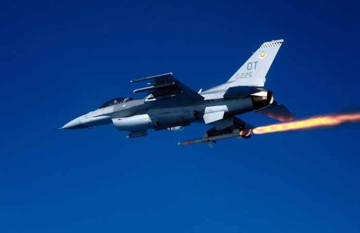 Украинские самолеты могут начать оснащать ракетами AMRAAM Украинские самолеты могут начать оснащать ракетами AMRAAM