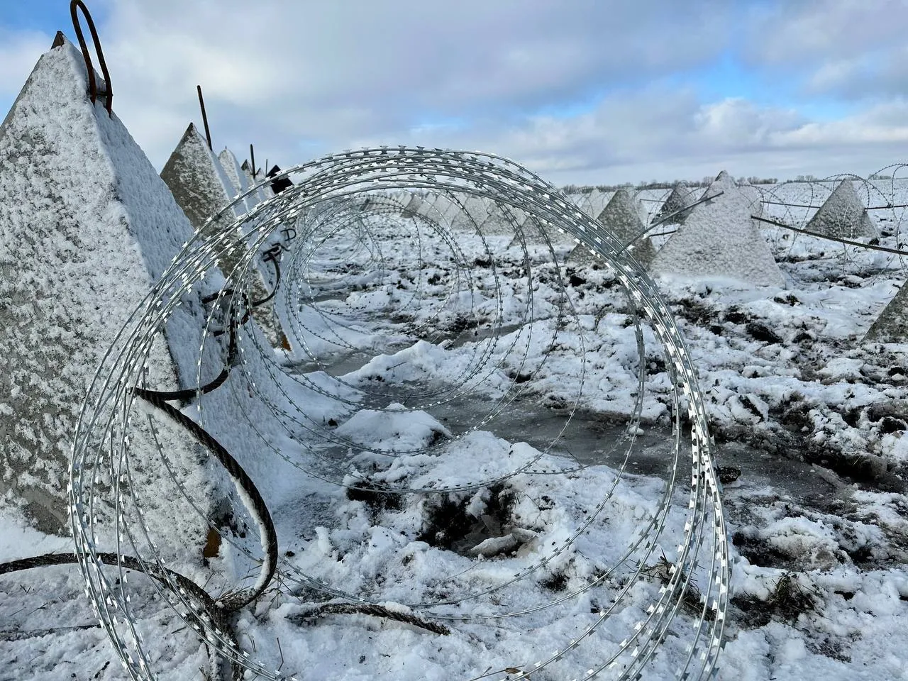 У Білгородській області відгородилися від України "зубами дракона" на $138 мільйонів. Фото