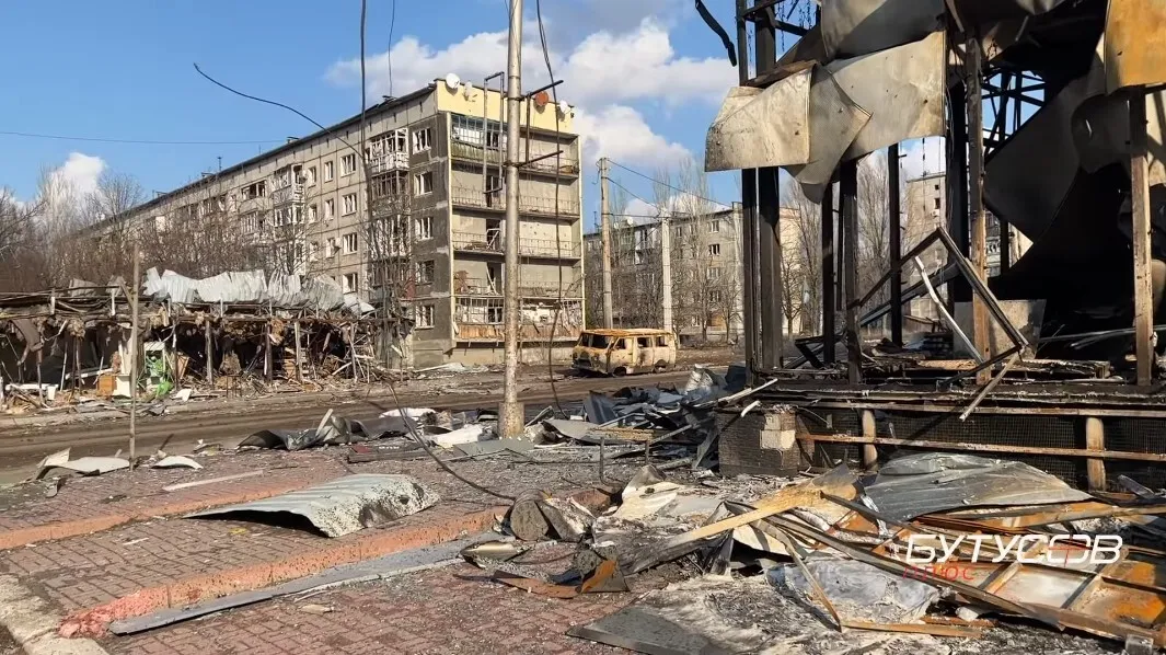Взрывы и мертвая тишина: Бутусов показал видео из жилых кварталов Бахмута dqxikeidqxiqqeant